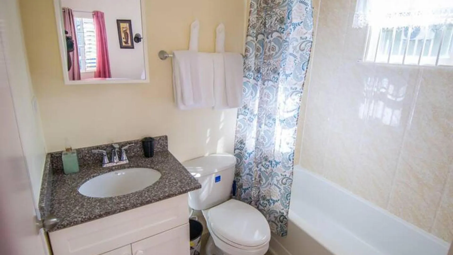 2 Bedroom Haven At Stonebrooks Falmouth 0*,